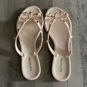 Brand new adorable jelly sandals/flip flop